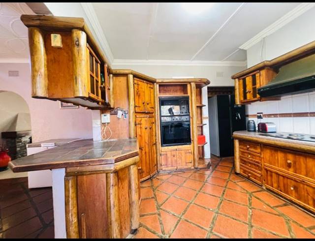 5 BEDROOM HOUSE FOR SALE IN LAMBTON